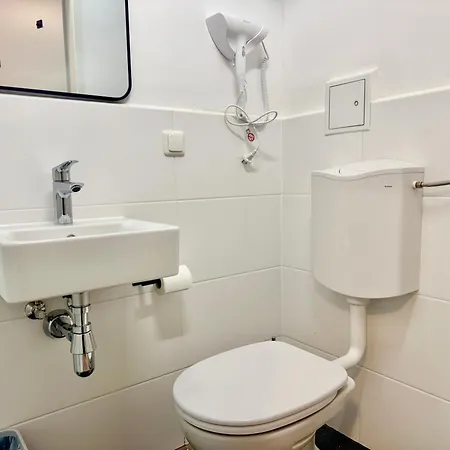 Prime Near Vienna With Free Parking Apartamento Gerasdorf bei Wien